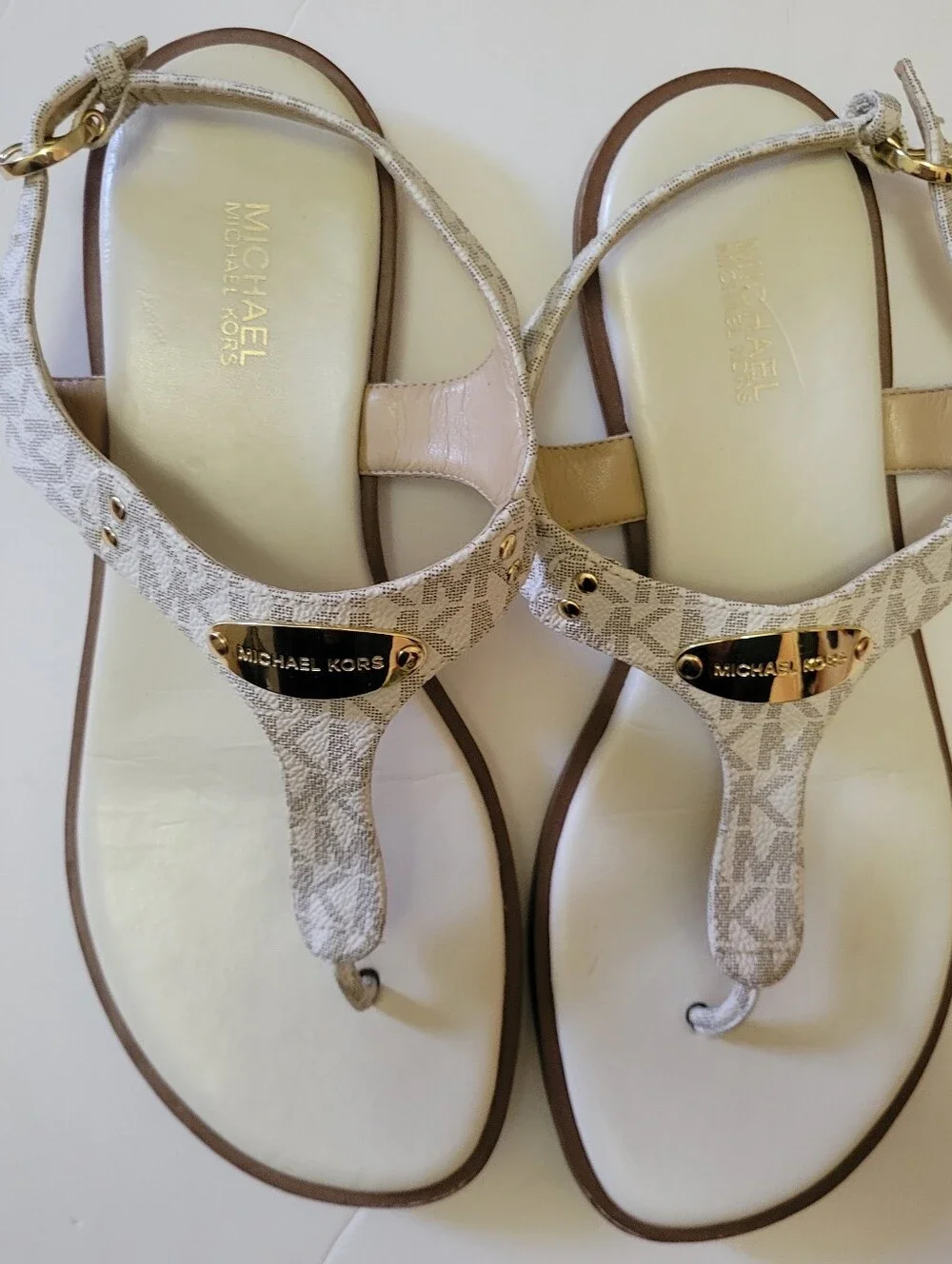 Michael Kors Plate Logo Thong Flat Sandal Vanilla Size 8 Preppy‎ Minimalist